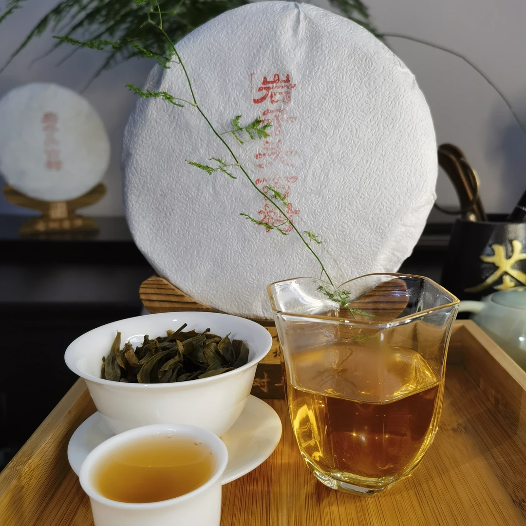 2018岩子头古树挑采秋茶纯料357g （500）年
