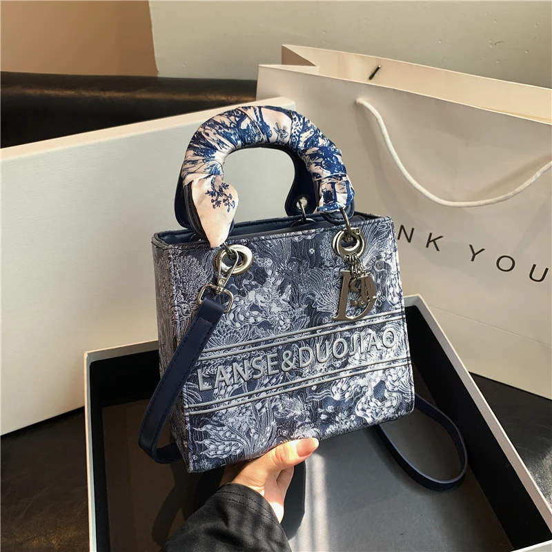 高级感手提包包女士2025冬季新款潮小众设计斜挎包时尚百搭单肩包