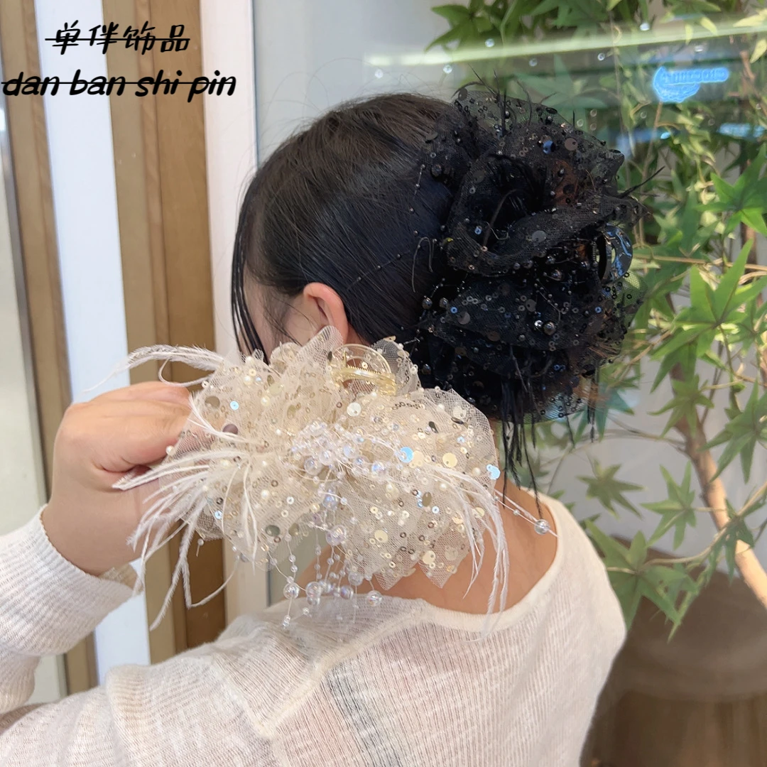 气质蓬松羽毛满天星亮片抓夹2024新款高级轻奢发卡头饰珠珠鲨鱼夹