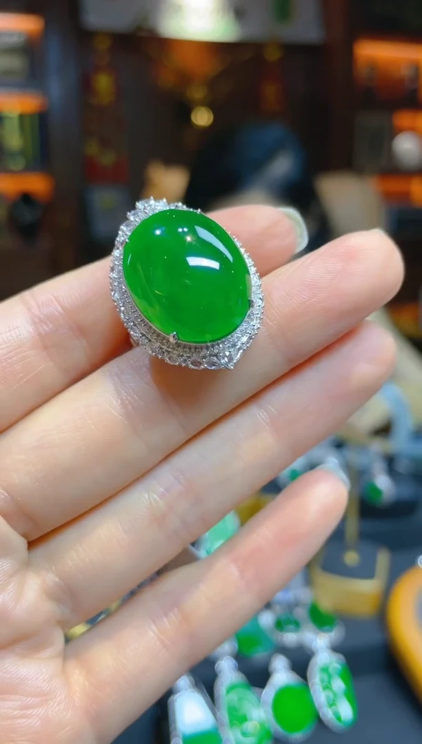 【闪购商品】翡翠戒指18K金镶嵌100783天然A货翡翠蛋面戒指