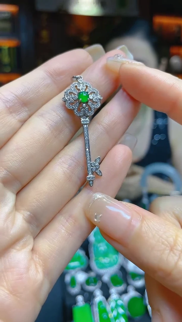 【闪购商品】翡翠颈饰银S925镶嵌天然A货翡翠吊坠000