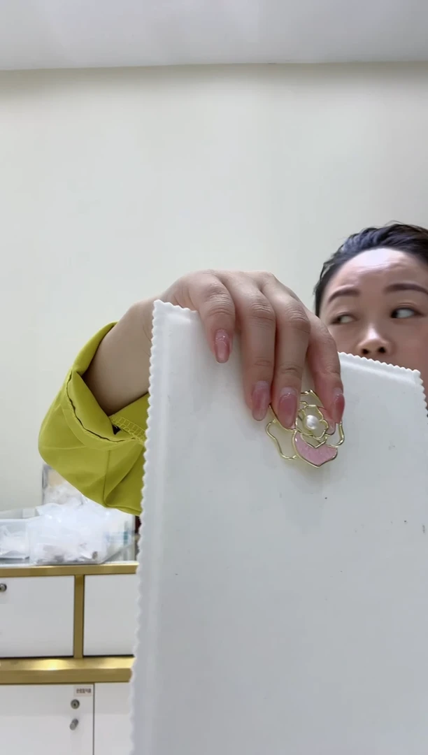 【闪购商品】淡水珍珠洗澡未镶嵌伯爵花胸针