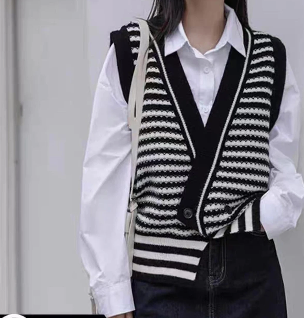 6523女背心黑白条纹毛衣拼接设计背心洋气百搭早秋新款