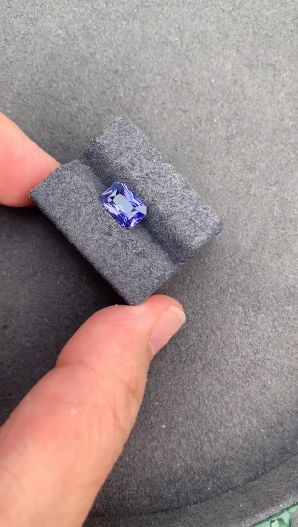 【闪购商品】彩色蓝宝石裸石未镶嵌2ct无烧紫蓝宝