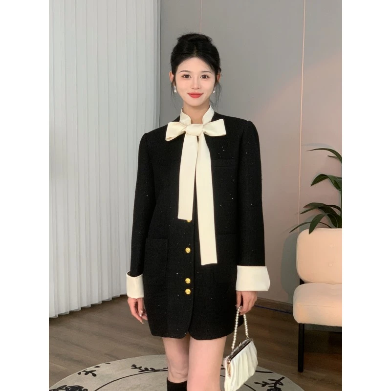 A【露华浓】 黑拼白轻奢女春季气质设计感气质时尚短外套