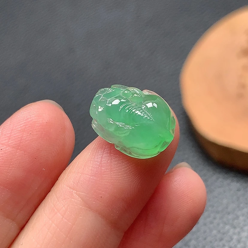 缅甸天然A货翡翠玉阳绿貔貅吊坠挂件