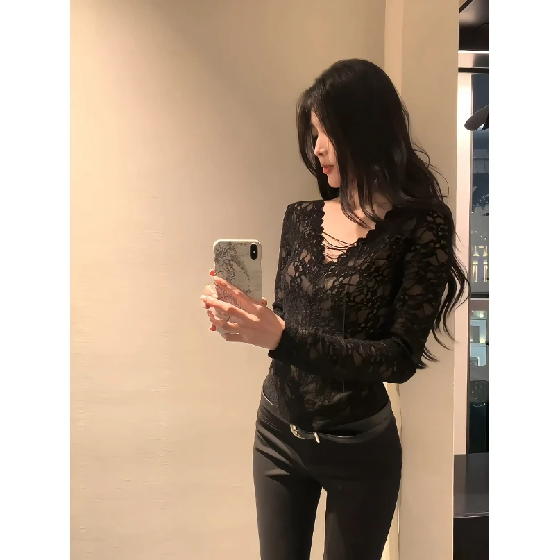 纯欲性感黑色蕾丝绑带上衣女法式秋冬V领辣妹百搭小衫长袖打底衫
