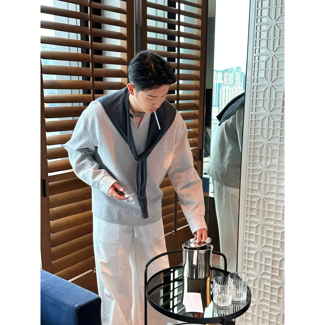 【24秋系列】 老钱系 仿麻纹路V领套头衫