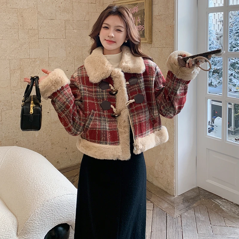 复古格子皮毛一体外套女短款冬季2024新款小个子设计感毛绒上衣