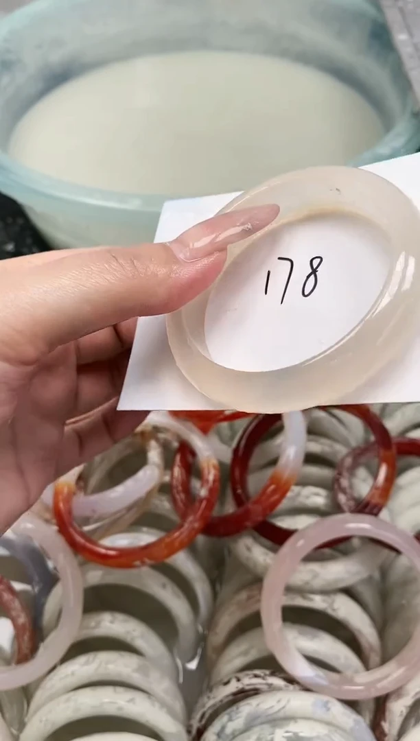 【闪购商品】玛瑙/玉髓手镯未镶嵌178---