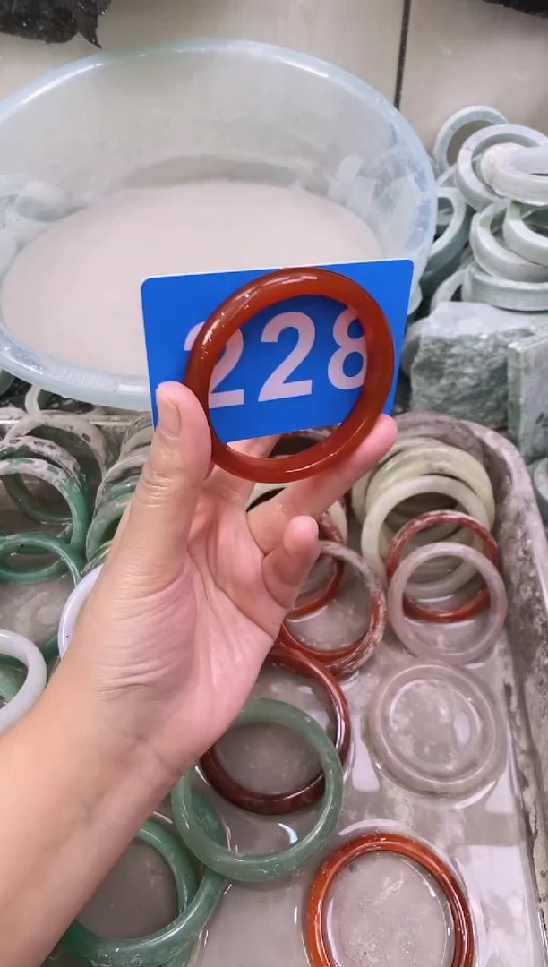 【闪购商品】石英质玉手镯未镶嵌228