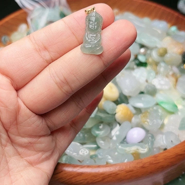 翡翠颈饰未镶嵌翡翠