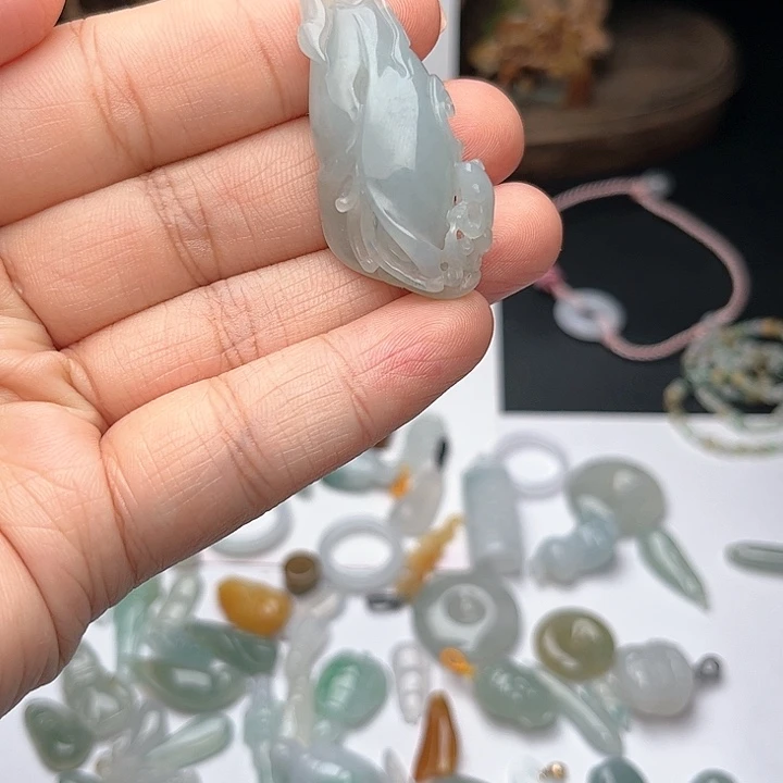 翡翠颈饰未镶嵌翡翠