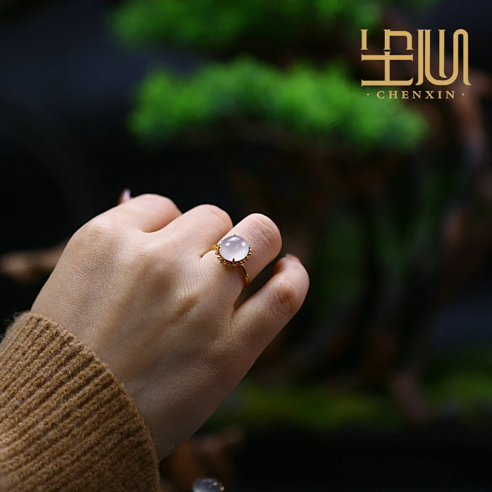 18k金镶嵌翡翠戒指高端时尚百搭气质