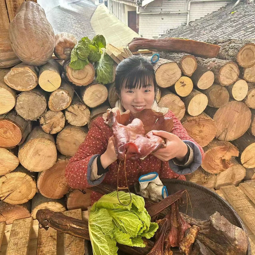 【腊拱嘴】燕麦行游 新鲜下炕猪脸现场称重