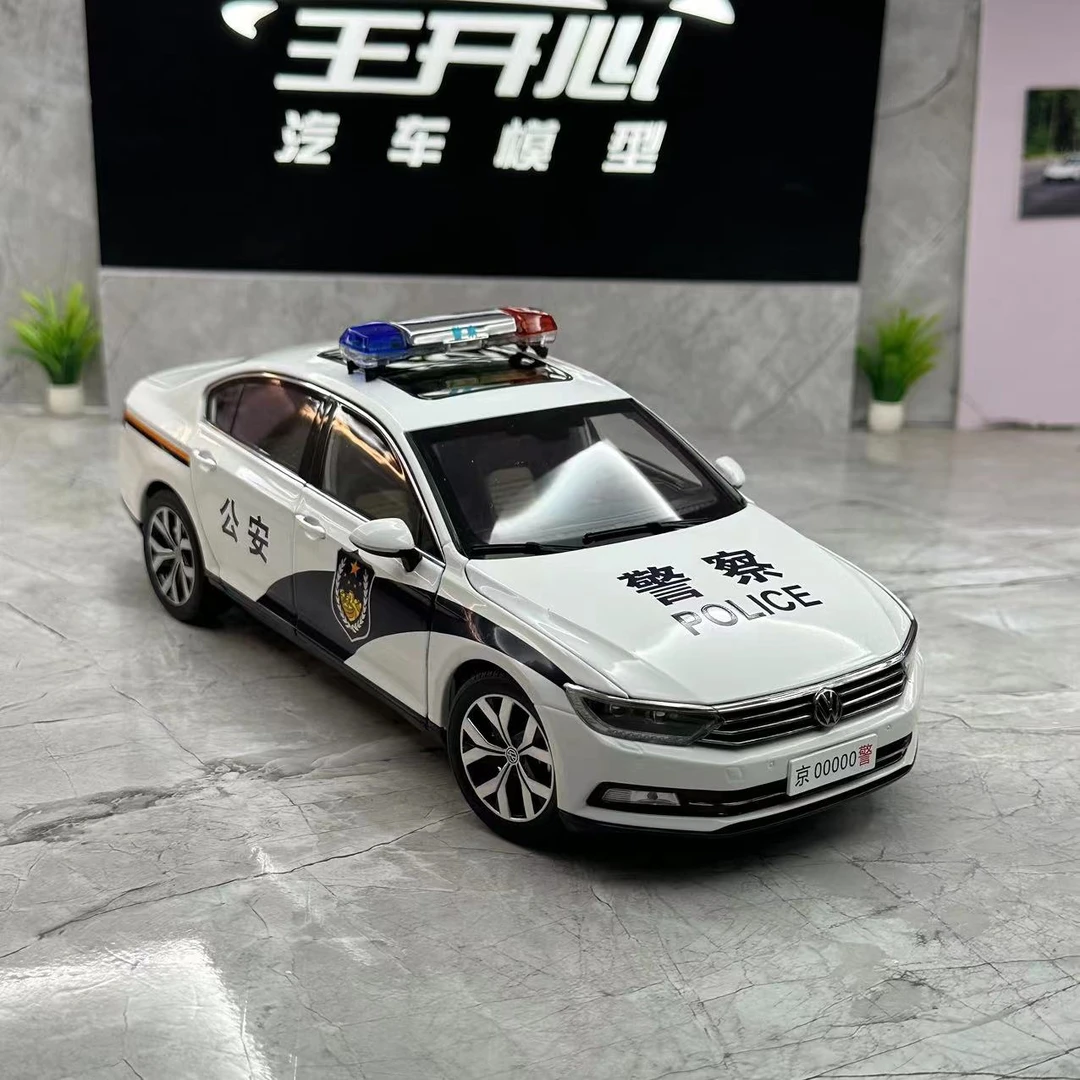 迈腾 B8  警车涂装 1/18  合金全开 静态 收藏版 汽车模型