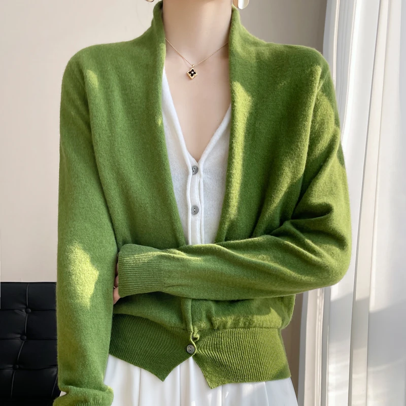 百搭时尚~冬季新款V领100羊毛假两件