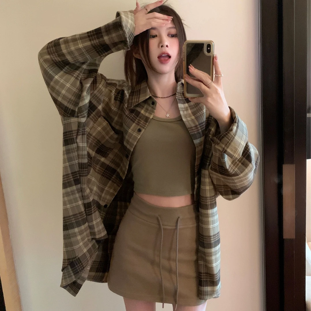 美拉德咖色格纹衬衣女秋新款宽松大码oversize慵懒休闲格子衬衫