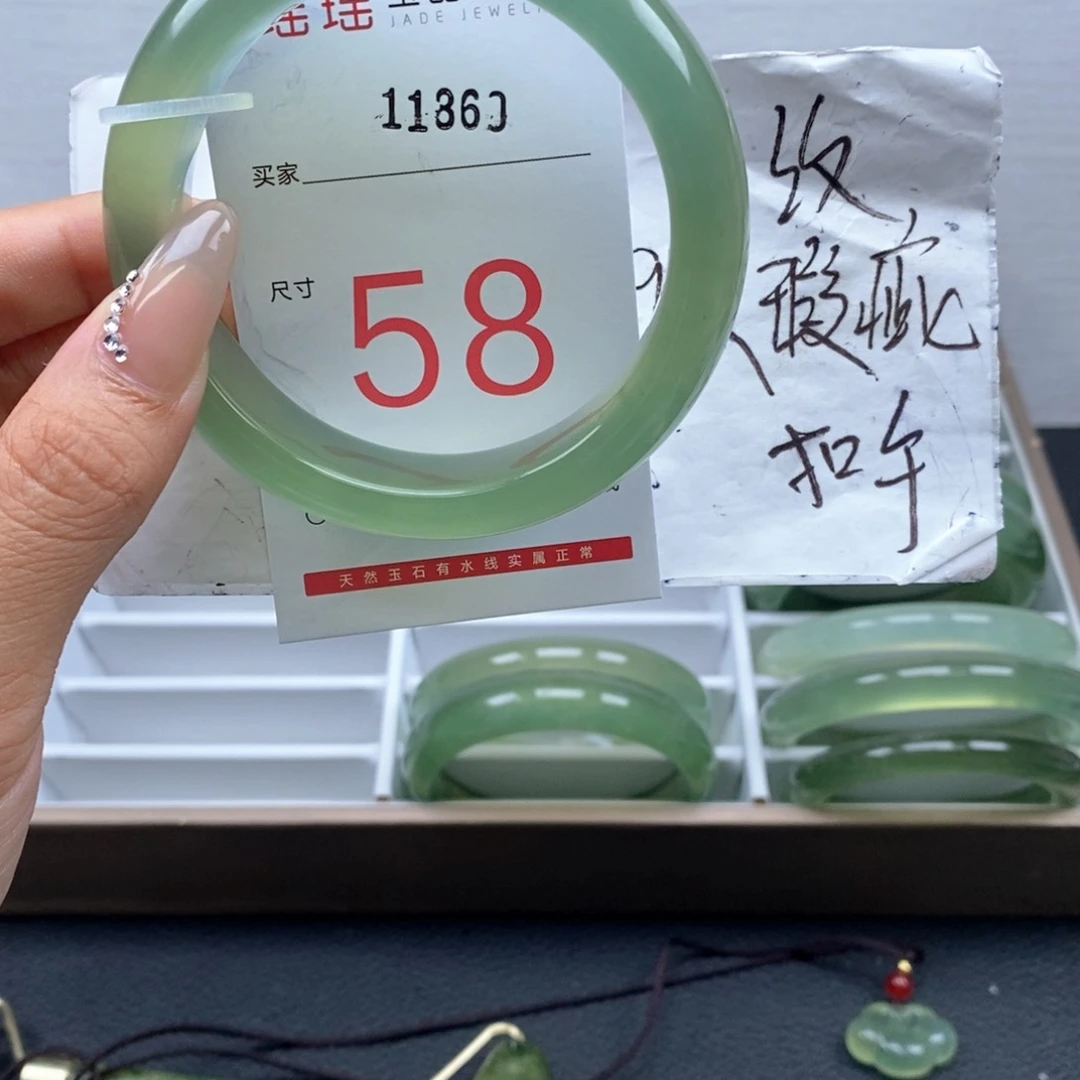 蛇纹石玉手镯未镶嵌