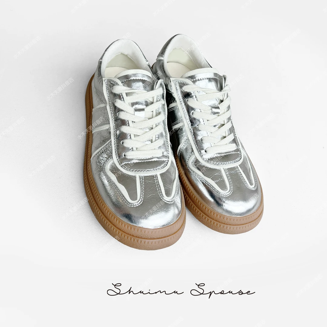 复古调性结构感时尚百搭亮面德训鞋