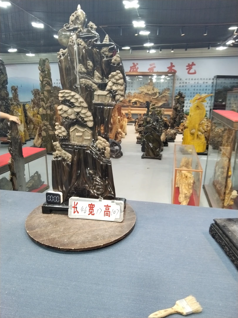 阴沉木山里人家。