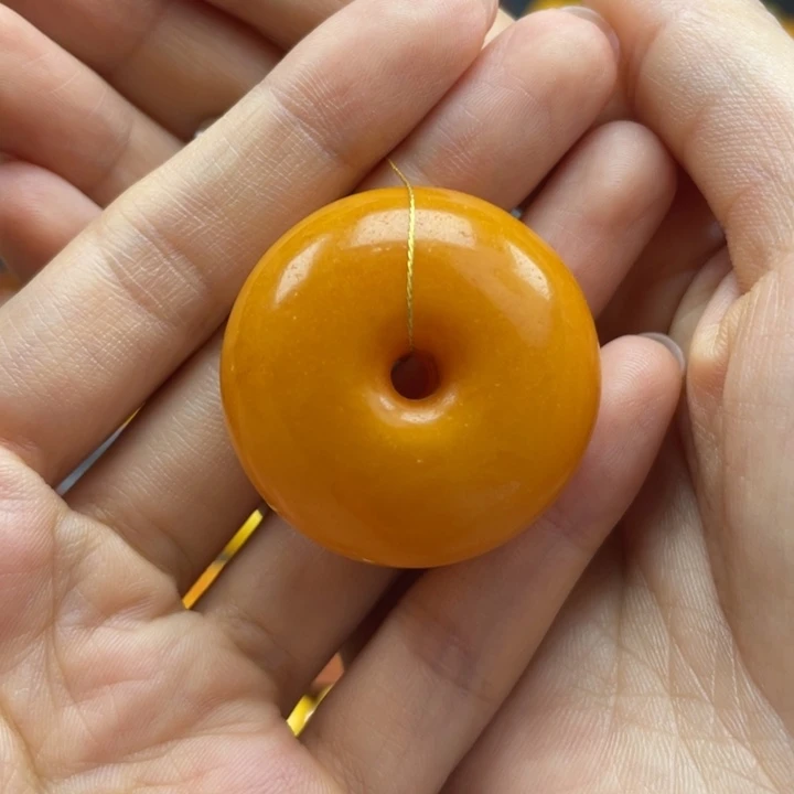琥珀裸石未镶嵌扣子