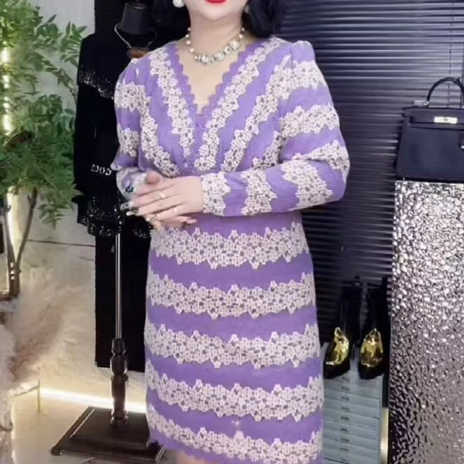 〖猫姐衣橱〗秋冬新款V领羽毛蕾丝撞色连衣短裙