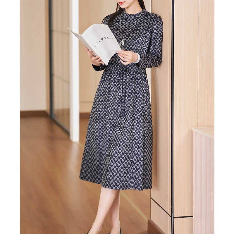 迪欧芙2023年秋冬季新款长袖碎花显瘦气质厚款连衣裙女#DLQ15805