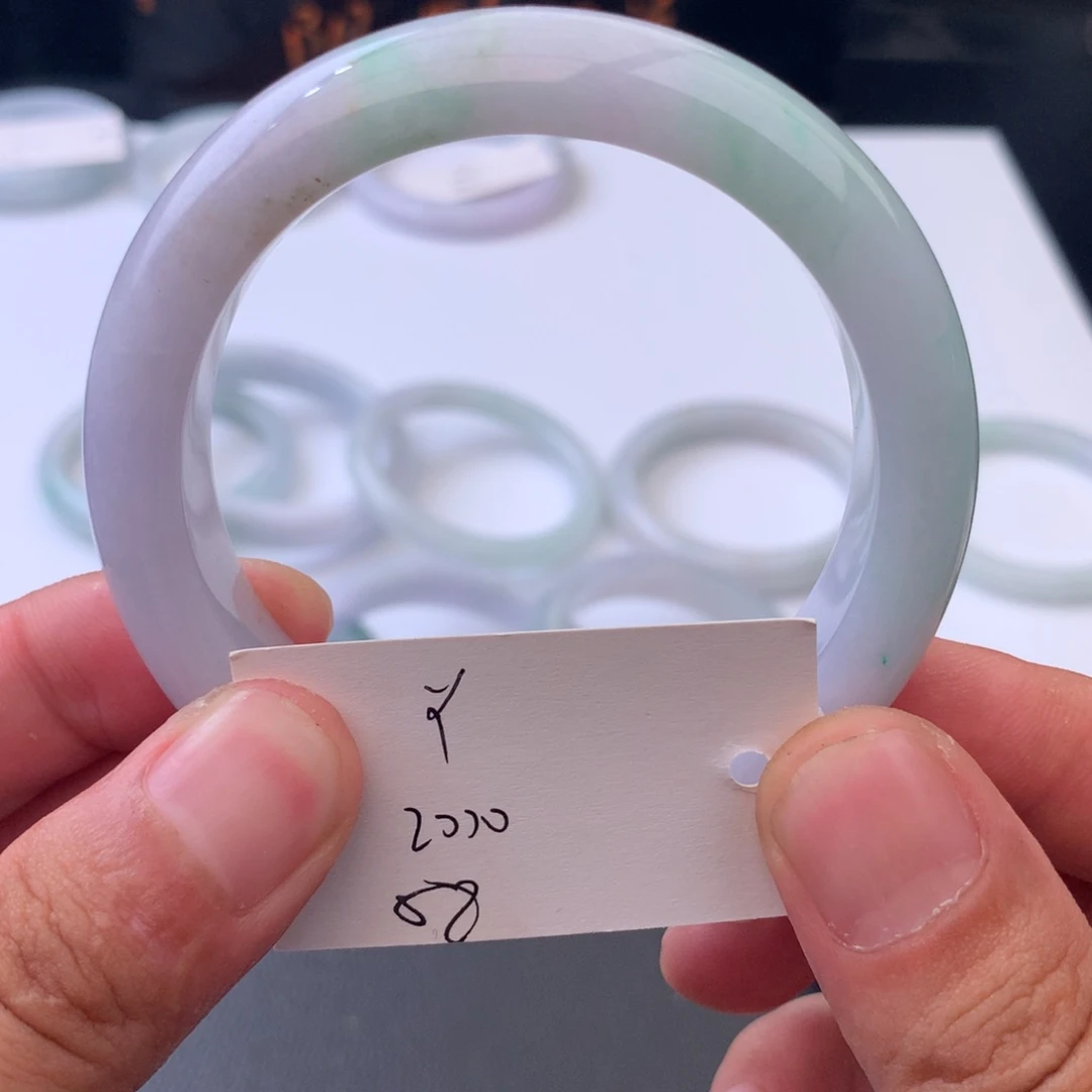 翡翠手镯未镶嵌丫