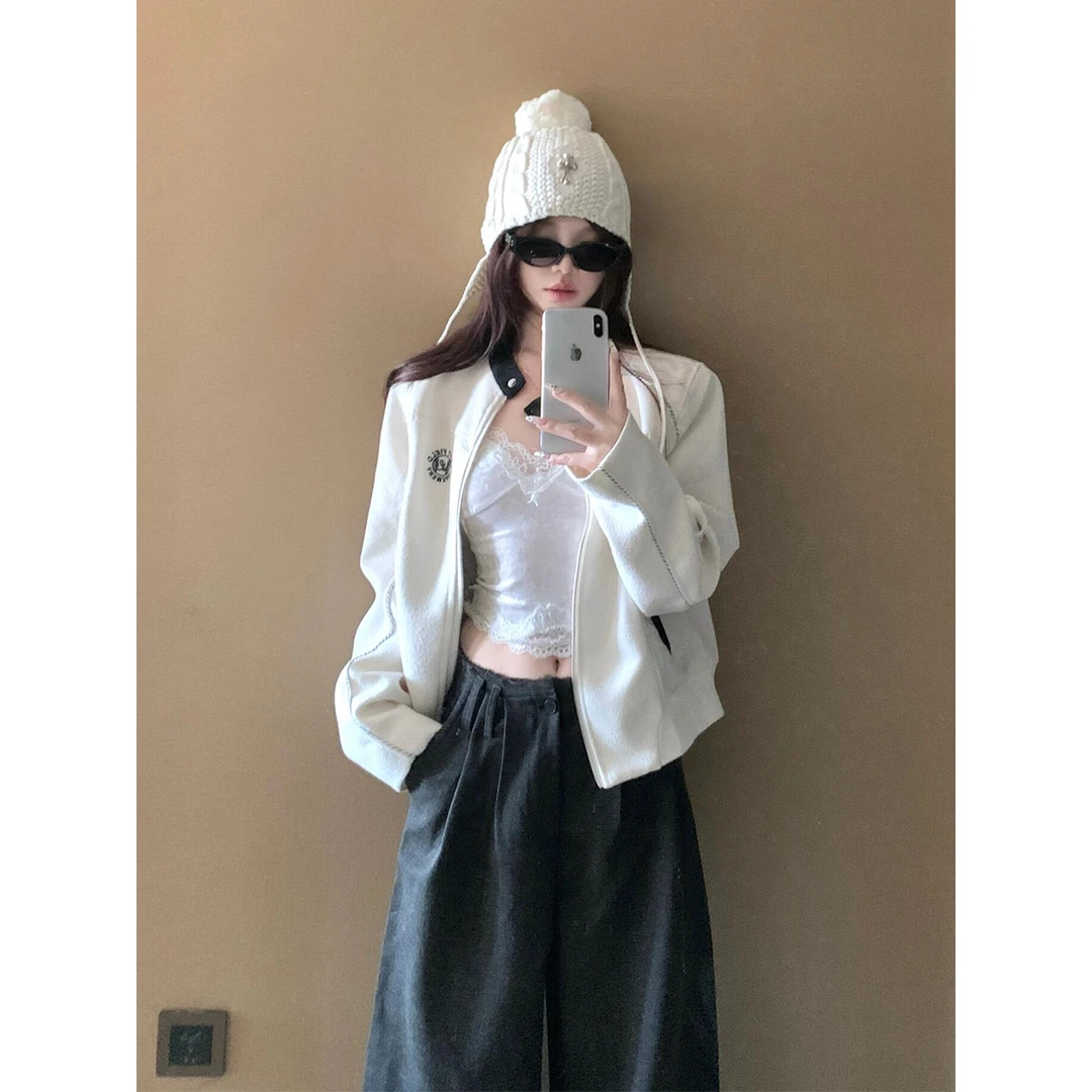 米白色短款长袖刺绣外套女秋冬季新款高级感超好看棒球服撞色上衣