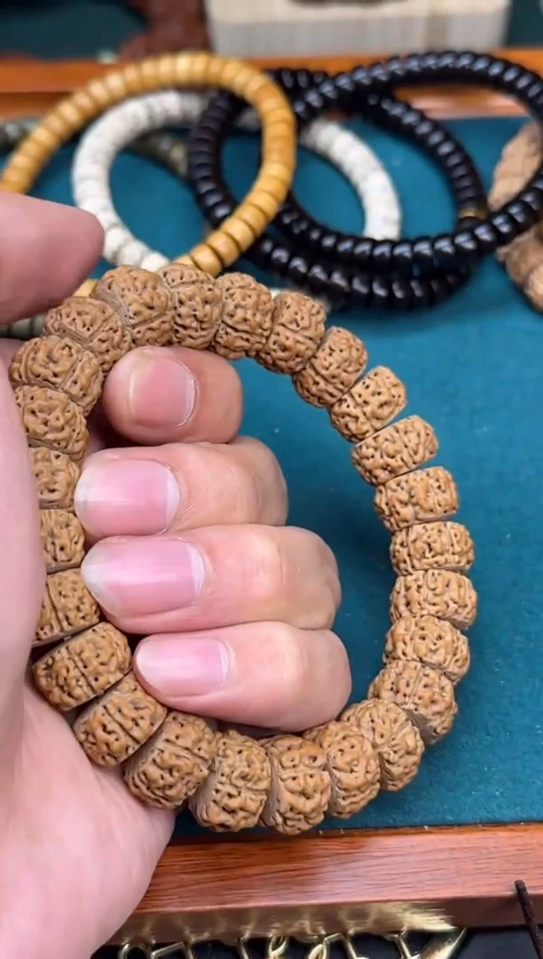 【闪购商品】金刚菩提吊坠小金刚帝王龙切15尺寸左右