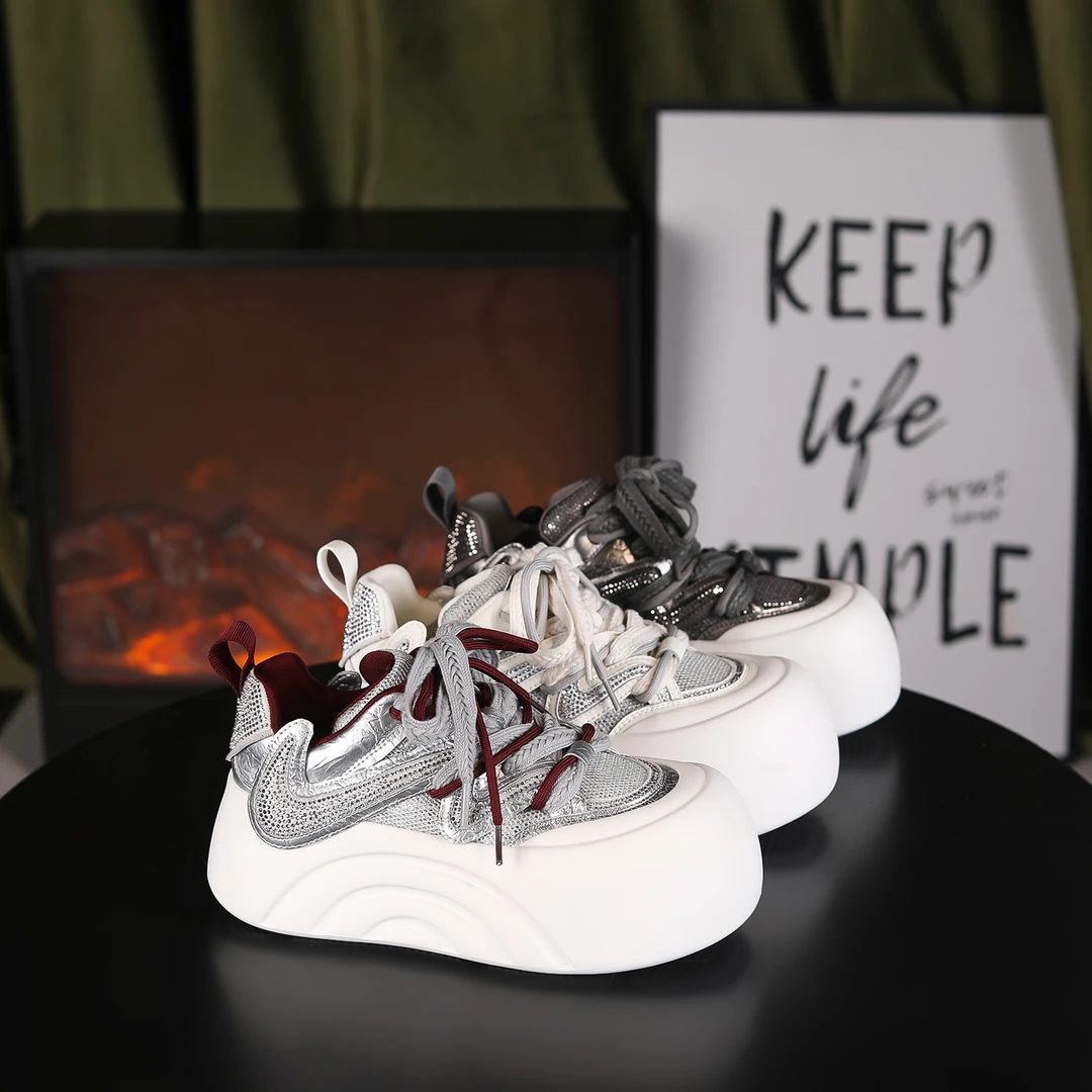 【现货尺码不多】时尚厚底增高6cm潮流百搭女士休闲鞋 658-16