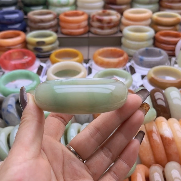 石英质玉手镯未镶嵌威**伴