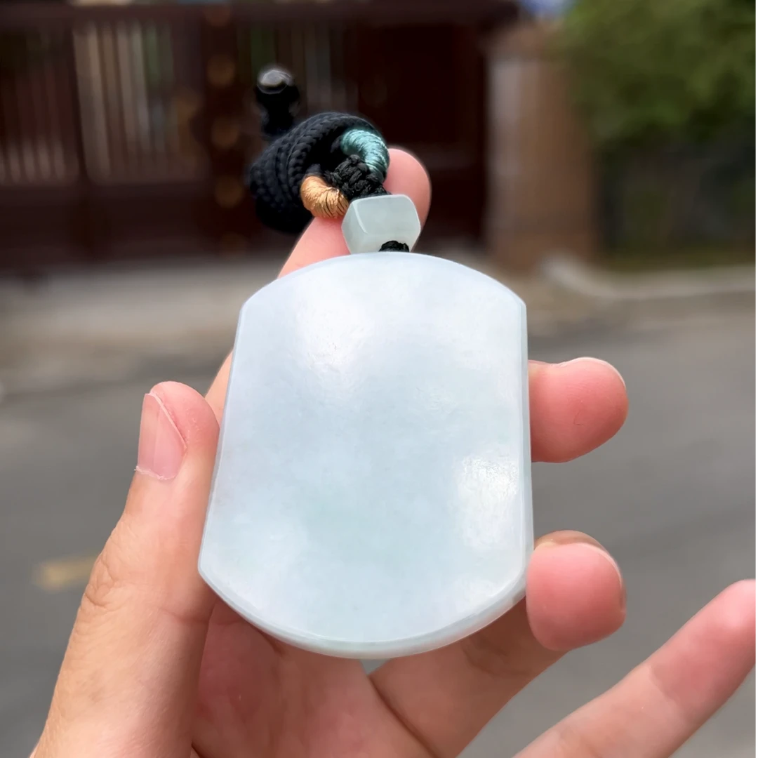 万万翡翠净货淡绿晴底无事牌