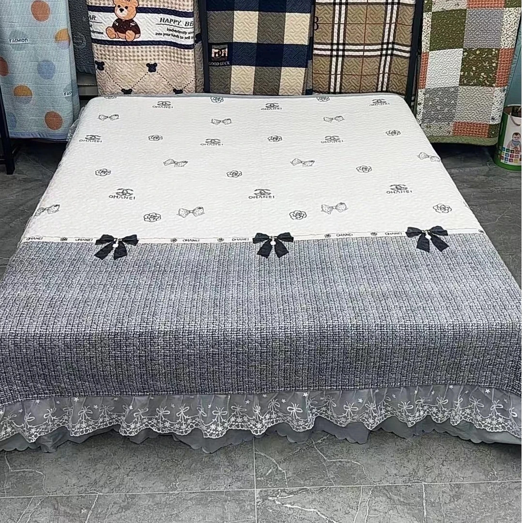 2.5*2.5 宝宝绒蕾丝花边保暖床盖《彼岸花》