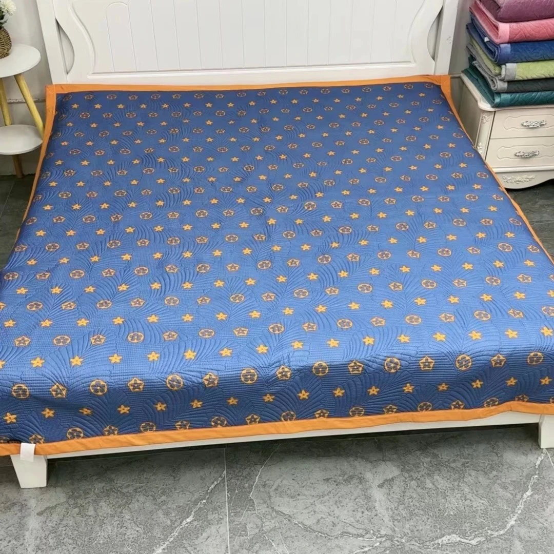 2*2.3 米 四季水洗牛奶棉 亲肤三层透气床盖《幸运星灰色》