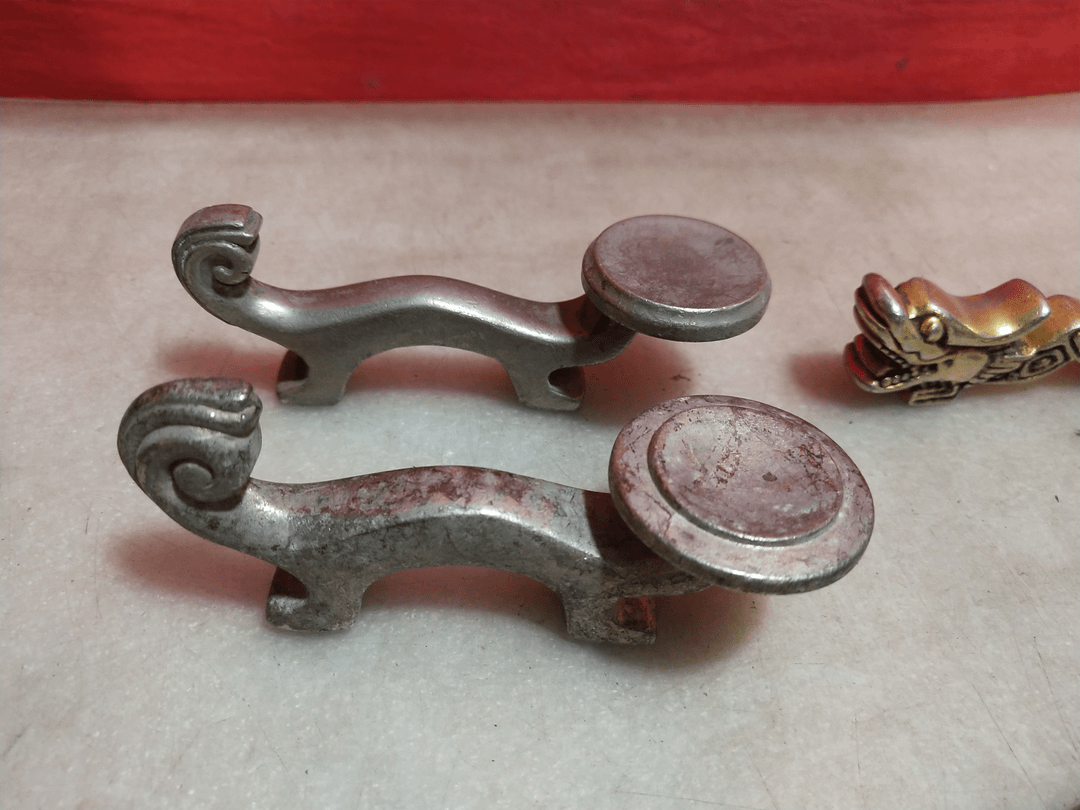 铜器， 铜笔架，勺筷架，重约0.4－0.5需要那个颜色联系客服