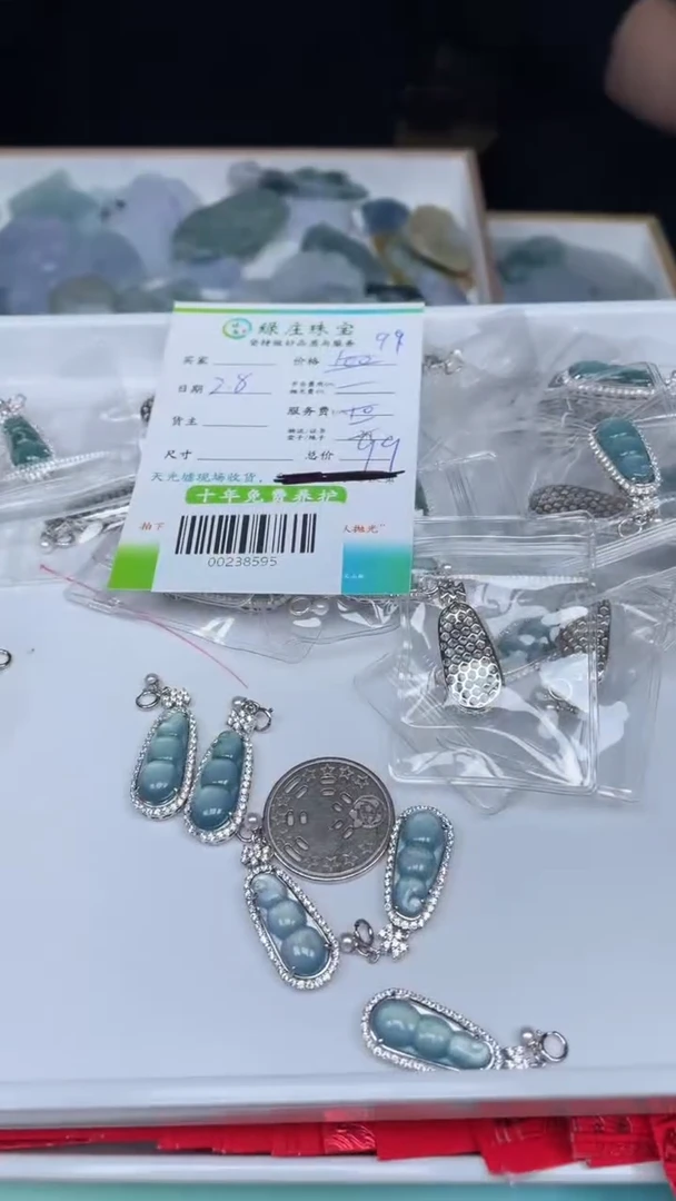 【闪购商品】翡翠吊坠(不含链)银S925镶嵌-00238595-多样性发货
