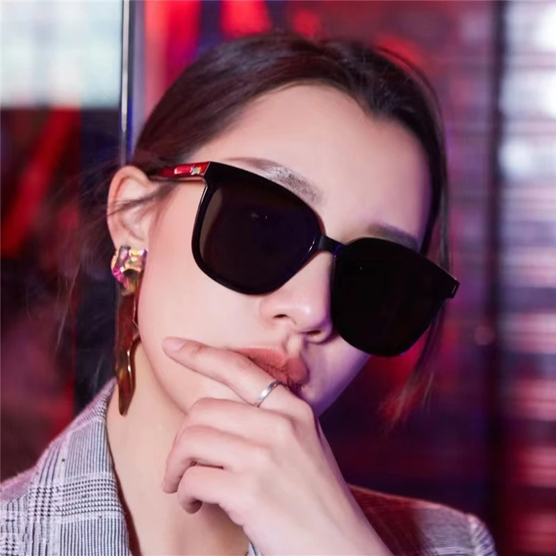 方形墨镜女2025新款潮男士开车专用防紫外线太阳镜女高级感拍照款