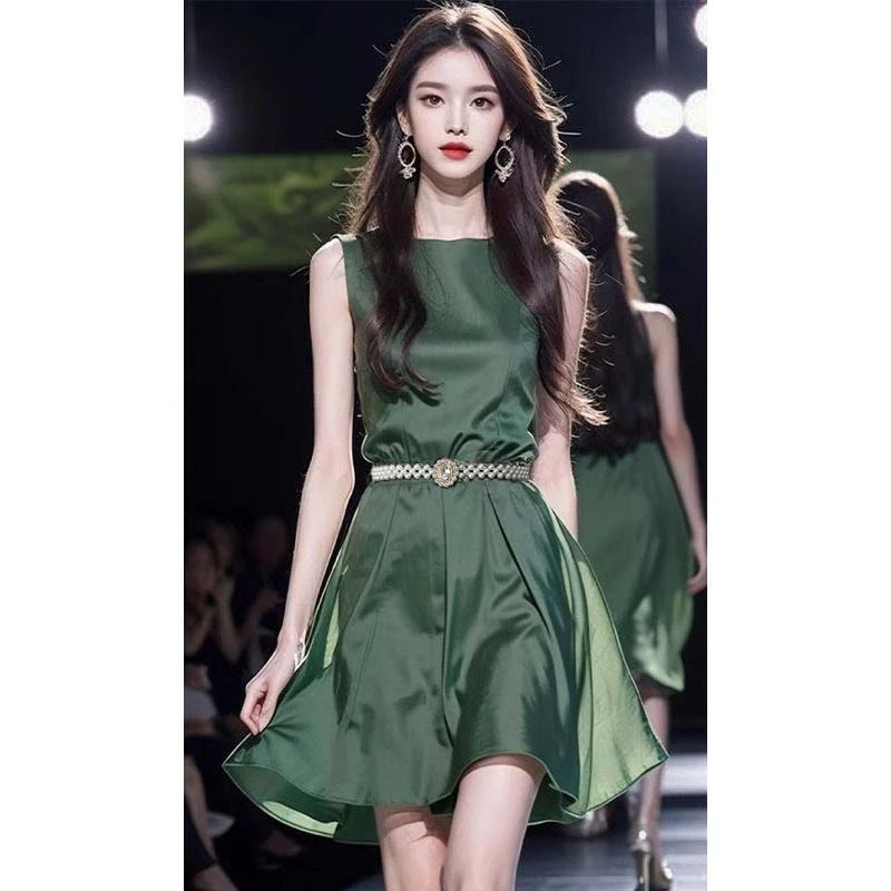 2024新款法式高端精致小香风高冷御姐风绝美绿色背心连衣裙女夏季