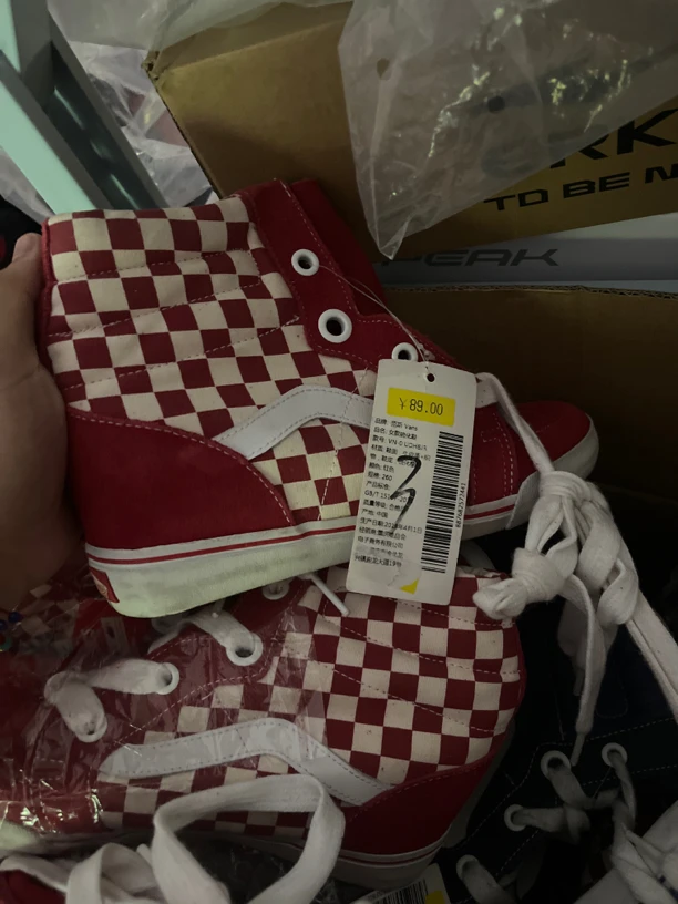 专柜出样vans板鞋39-42码保证正品（拍下备注码数）