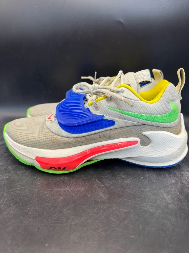 nike字母哥3  42.5码