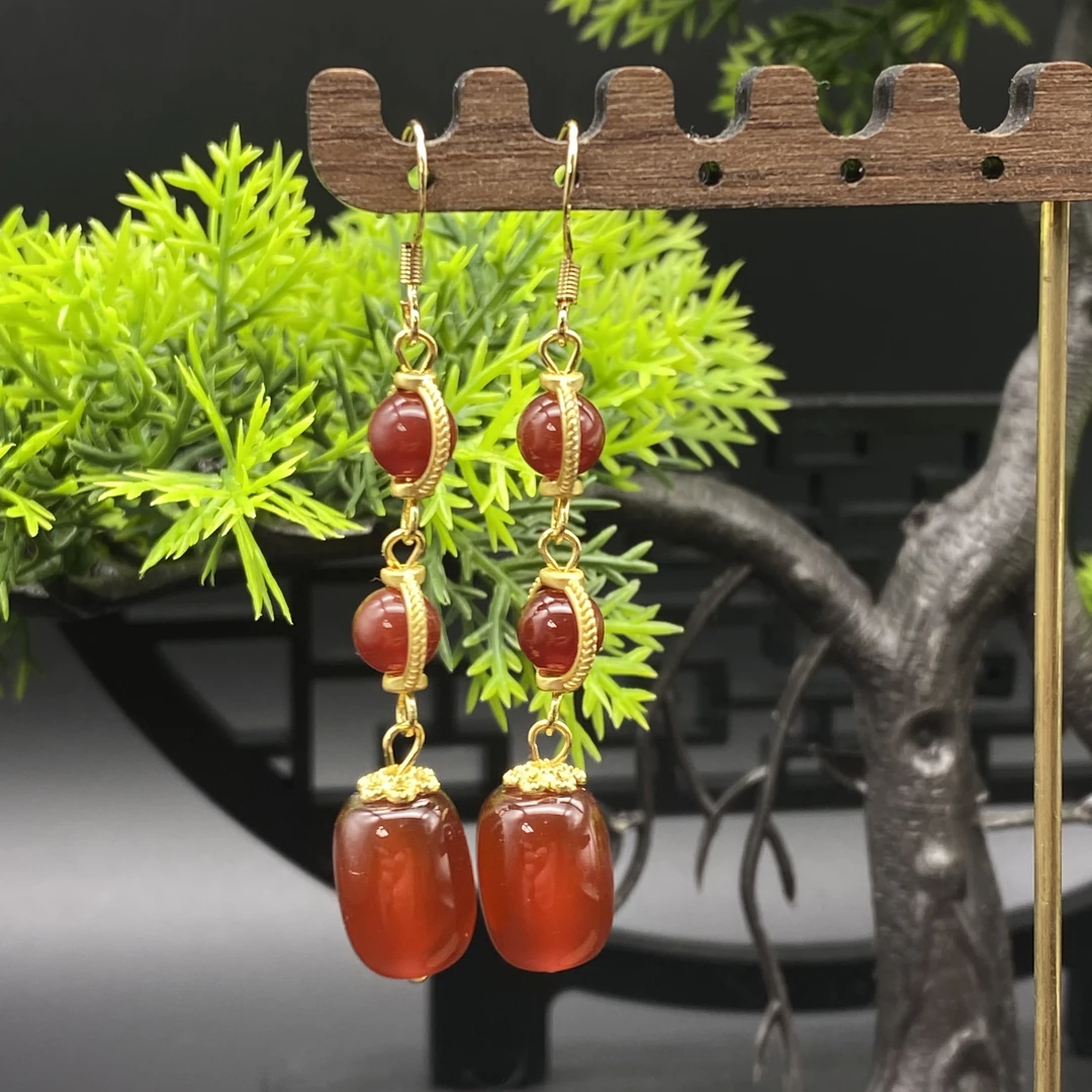 简约气质款国风版红色三连珠耳饰325000