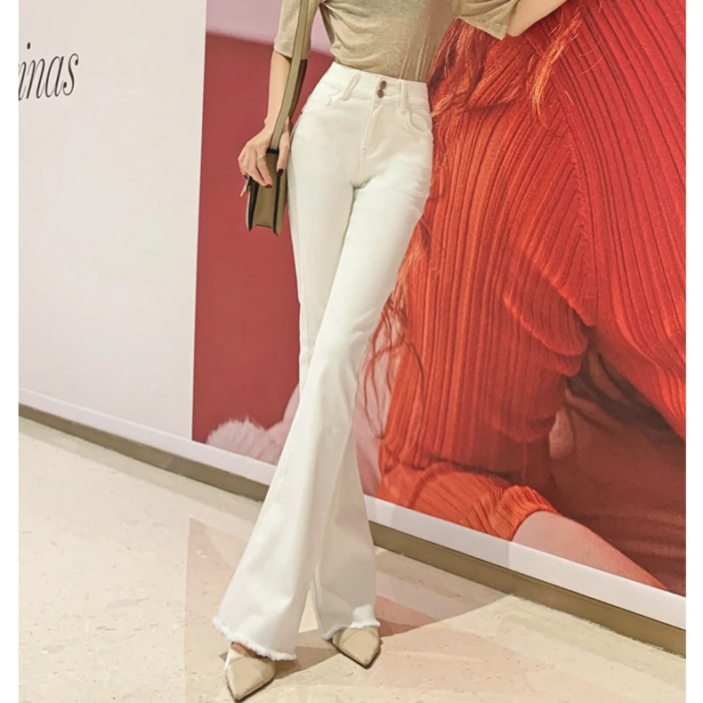 米白色喇叭牛仔裤女款2025年新款显瘦百搭高腰爆款微直筒裤女长裤