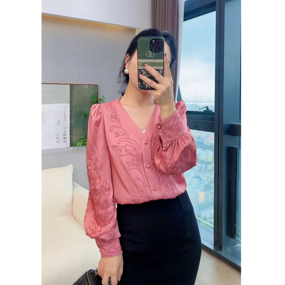 清货《叶子妃》V领盘绳绣花桑蚕丝衬衫TD2021012706SC