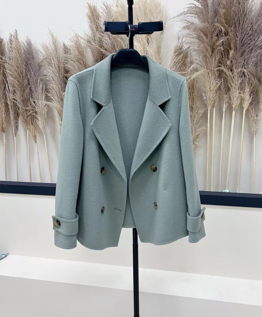 气质短款时尚大衣