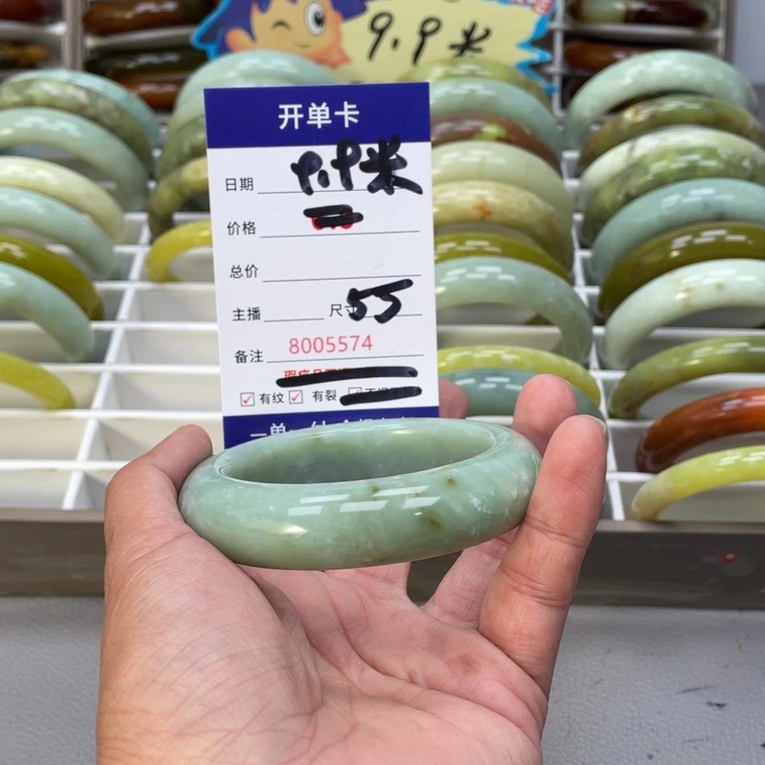蛇纹石玉手镯未镶嵌柏*