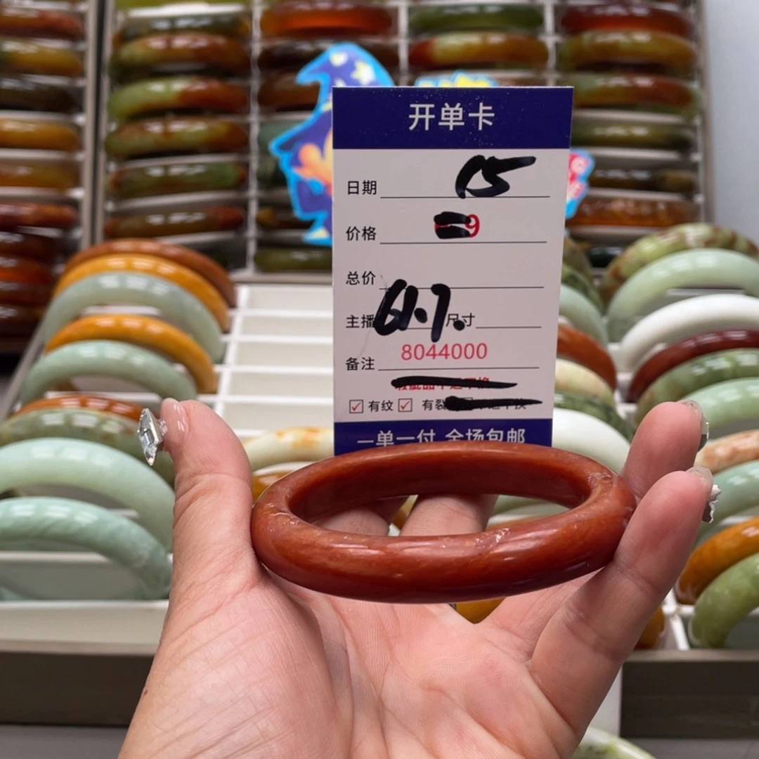 蛇纹石玉手镯未镶嵌少****?