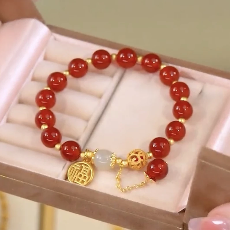 铜合金手链 送女朋友礼物福牌手链女款红色珠子小众设计手串饰品