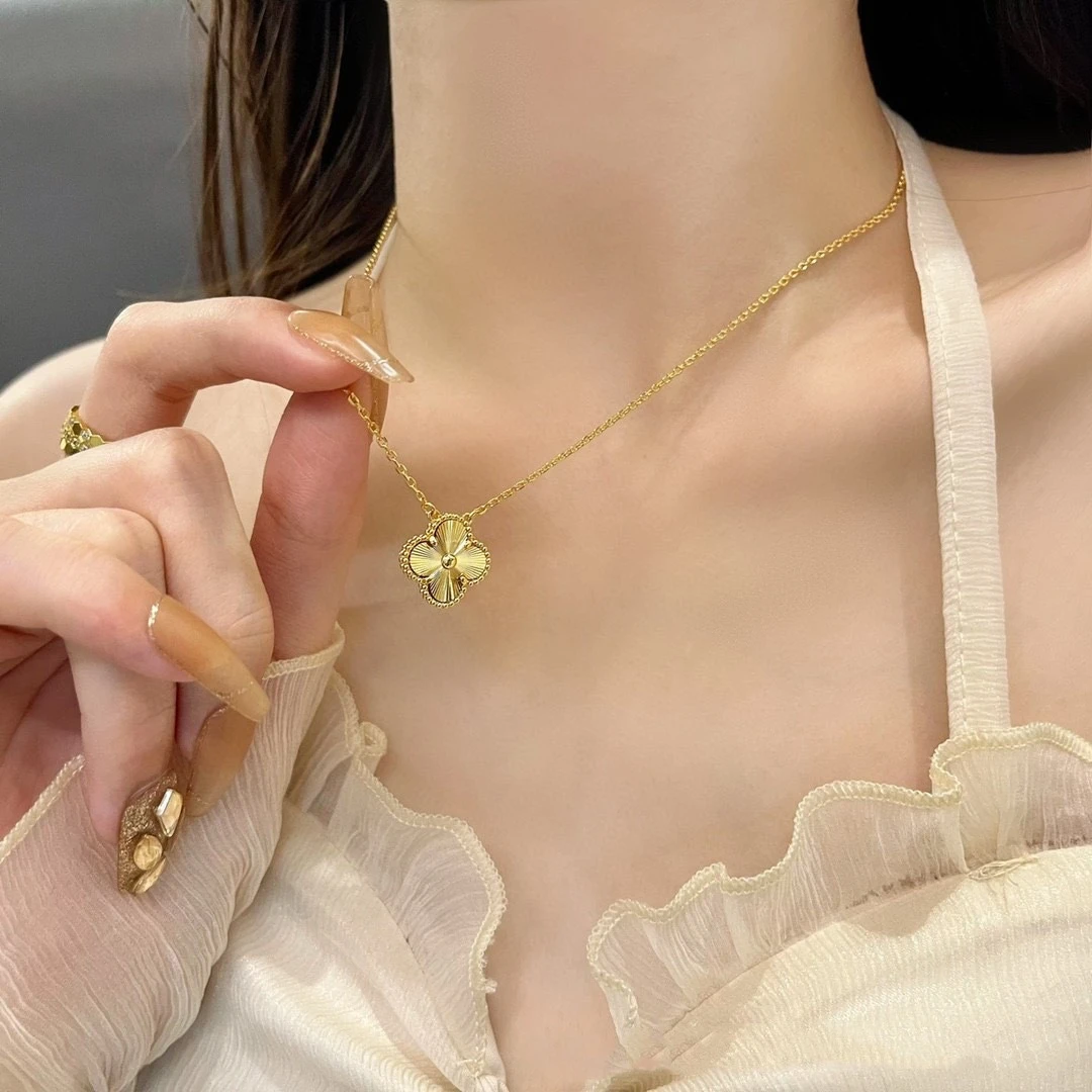 钛钢吊坠 镭射四叶花项链女宽时尚气质百搭久不掉色锁骨链K1017